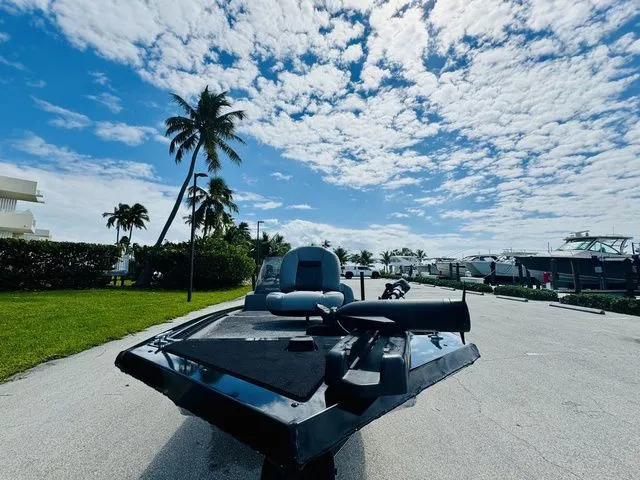 Slide: The Image of Tracker Pro 160 2018 - 16