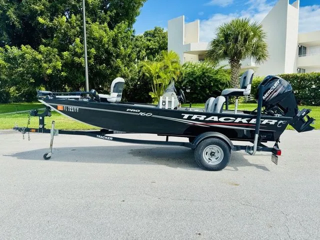 Slide: The Image of Tracker Pro 160 2018 - 3