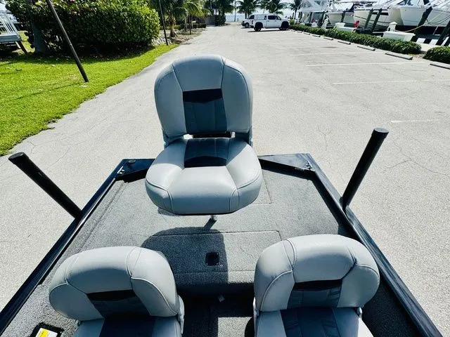 Slide: The Image of Tracker Pro 160 2018 - 5