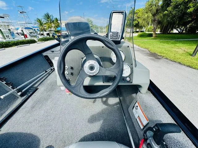 Slide: The Image of Tracker Pro 160 2018 - 8