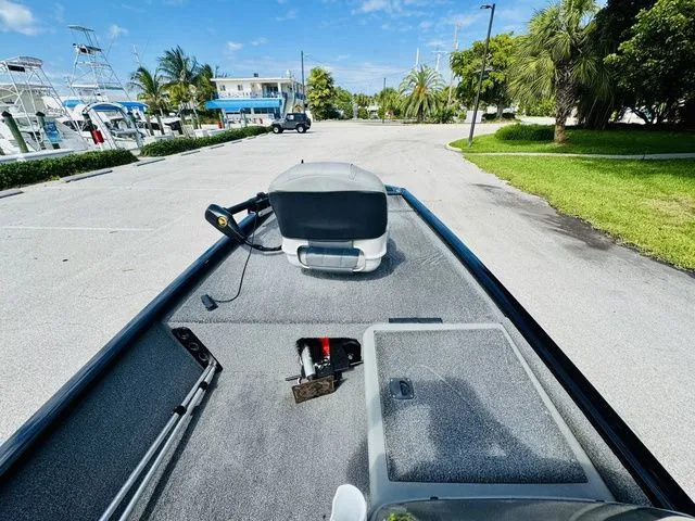 Slide: The Image of Tracker Pro 160 2018 - 9