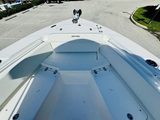 Slide: The Image of Sea Pro 225FLX Sandbar 2026 - 15