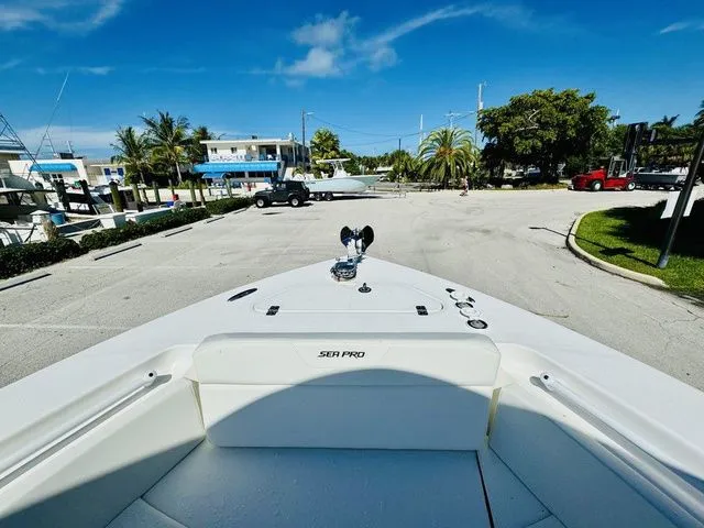 Slide: The Image of Sea Pro 225FLX Sandbar 2026 - 16