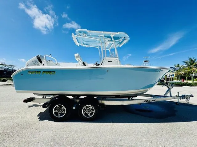 Slide: The Image of Sea Pro 225FLX Sandbar 2026 - 20