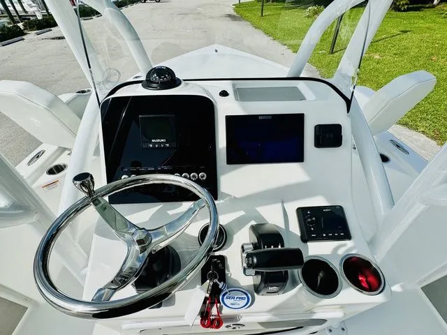 Slide: The Image of Sea Pro 210 DLX 2026 - 10