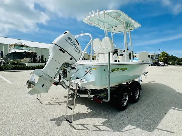 Slide: The Image of Sea Pro 210 DLX 2026 - 18