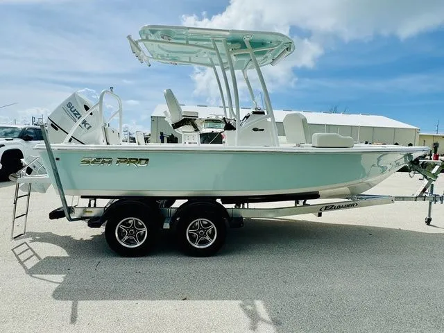 Slide: The Image of Sea Pro 210 DLX 2026 - 19