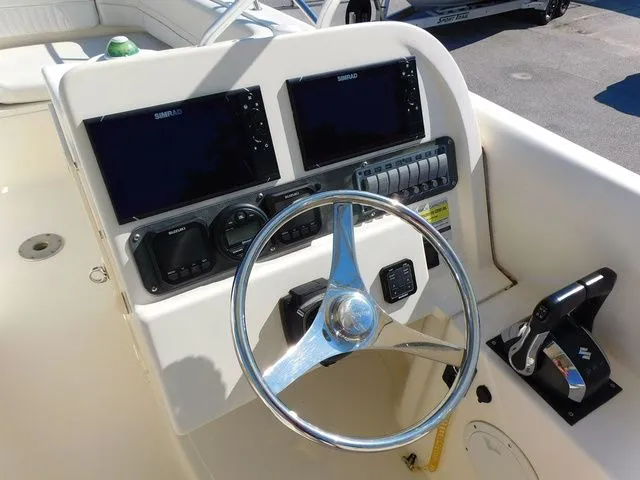 Slide: The Image of World Cat 250DC 2006 - 9