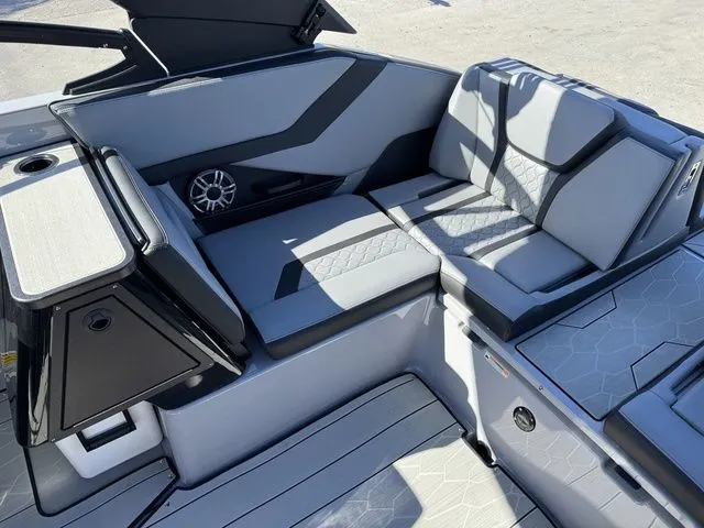 Slide: The Image of Yamaha 255XD 2026 - 15