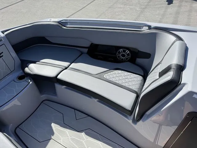 Slide: The Image of Yamaha 255XD 2026 - 29