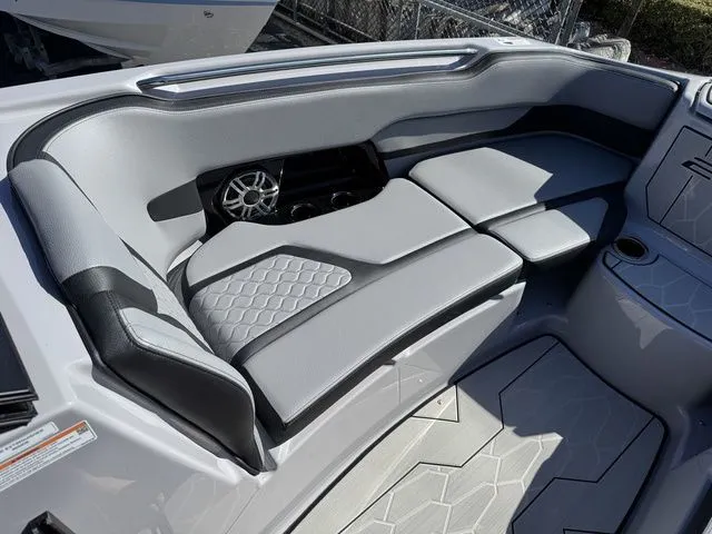 Slide: The Image of Yamaha 255XD 2026 - 31