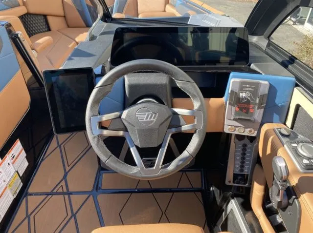 Slide: The Image of Malibu M230 2025 - 10