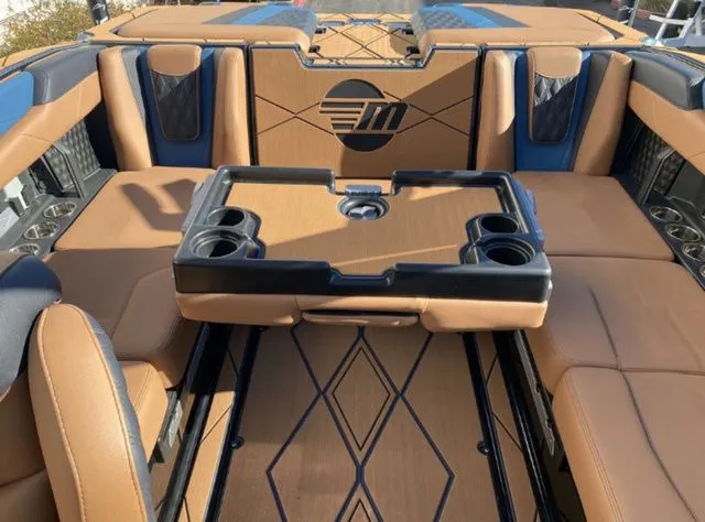 Slide: The Image of Malibu M230 2025 - 14