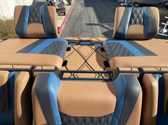 Slide: The Image of Malibu M230 2025 - 16