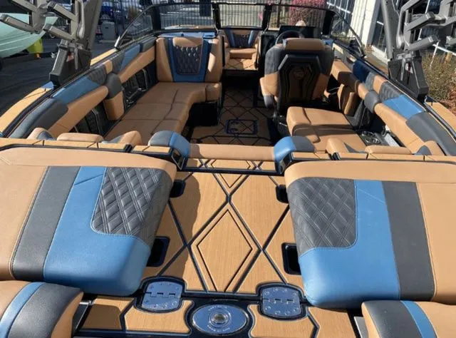 Slide: The Image of Malibu M230 2025 - 18