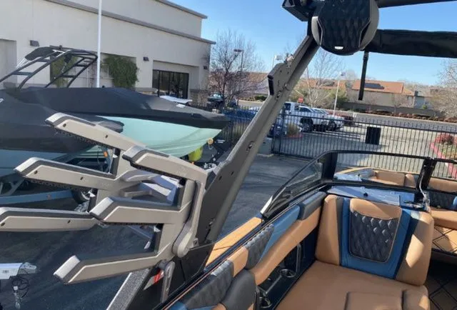 Slide: The Image of Malibu M230 2025 - 19