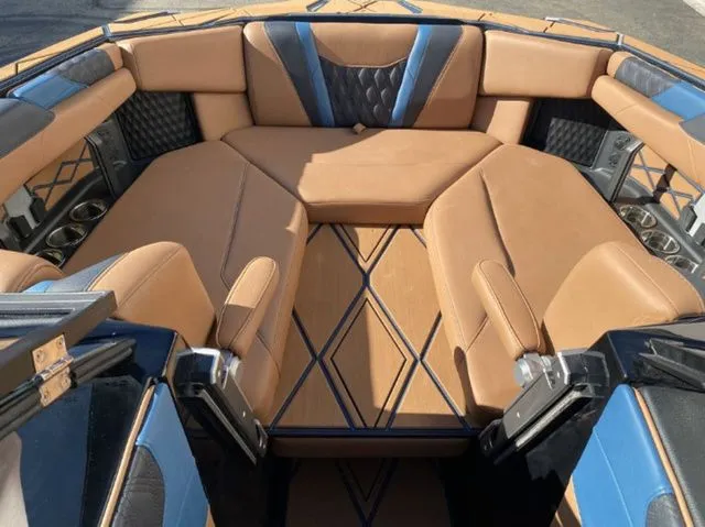 Slide: The Image of Malibu M230 2025 - 9