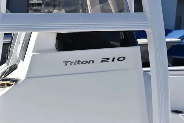 Slide: The Image of Sea Hunt Triton 210 2014 - 15