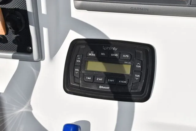 Slide: The Image of Sea Hunt Triton 210 2014 - 21