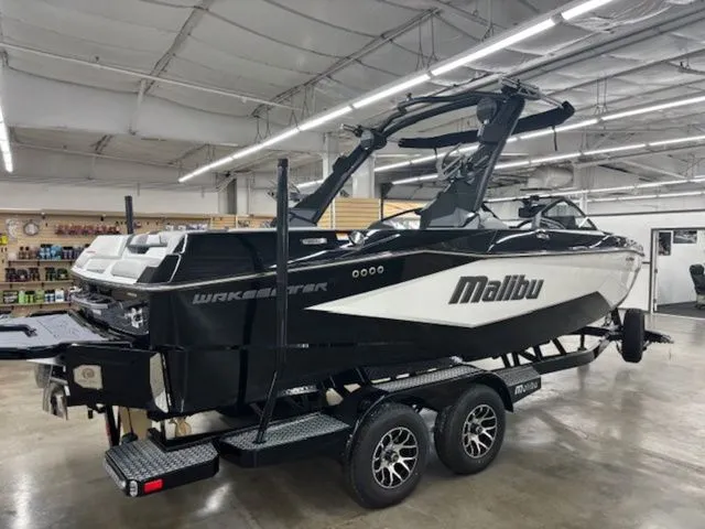 Slide: The Image of Malibu Wakesetter 22 LSV 2026 - 5