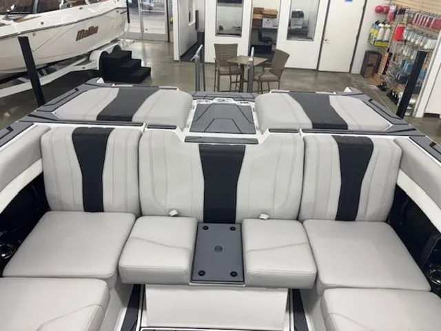 Slide: The Image of Malibu Wakesetter 22 LSV 2026 - 7