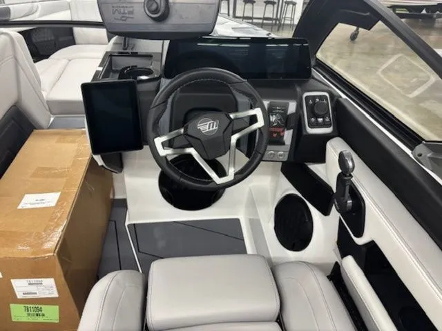 Slide: The Image of Malibu Wakesetter 22 LSV 2026 - 8