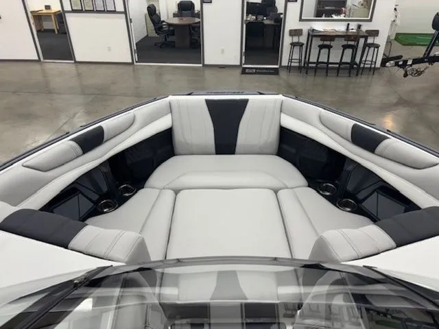 Slide: The Image of Malibu Wakesetter 22 LSV 2026 - 9