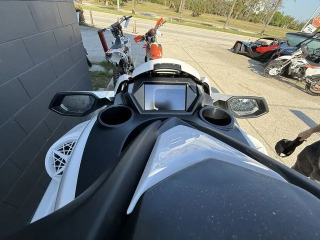 Slide: The Image of Yamaha FX Cruiser SVHO 2026 - 10