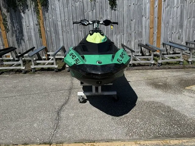 Slide: The Image of Sea-Doo Spark Trixx 2-up Rotax 900 H.O. ACE IBR 2019 - 4