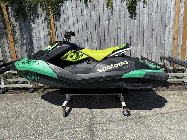 Slide: The Image of Sea-Doo Spark Trixx 2-up Rotax 900 H.O. ACE IBR 2019 - 5