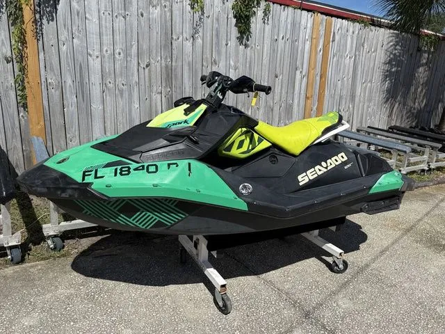 Slide: The Image of Sea-Doo Spark Trixx 2-up Rotax 900 H.O. ACE IBR 2019 - 6