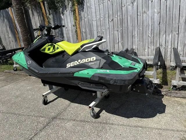 Slide: The Image of Sea-Doo Spark Trixx 2-up Rotax 900 H.O. ACE IBR 2019 - 7