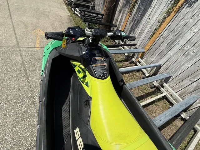Slide: The Image of Sea-Doo Spark Trixx 2-up Rotax 900 H.O. ACE IBR 2019 - 9