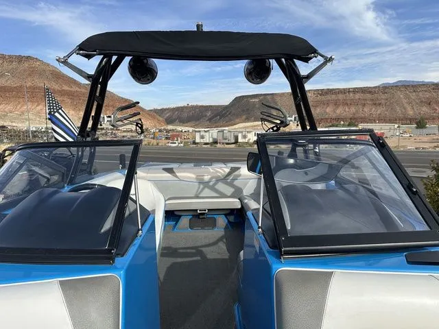 Slide: The Image of Moomba Mojo 2017 - 10