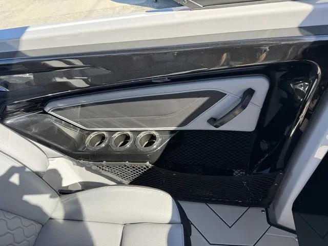 Slide: The Image of Yamaha 255XD 2026 - 40