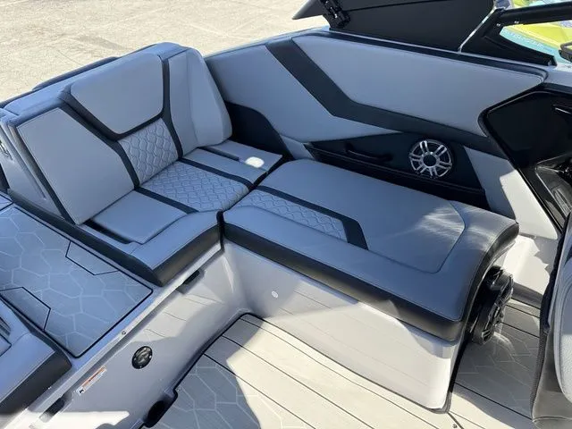 Slide: The Image of Yamaha 255XD 2026 - 13