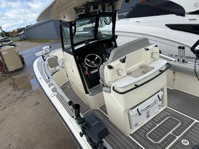 Slide: The Image of Scout 255 LXF 2021 - 10