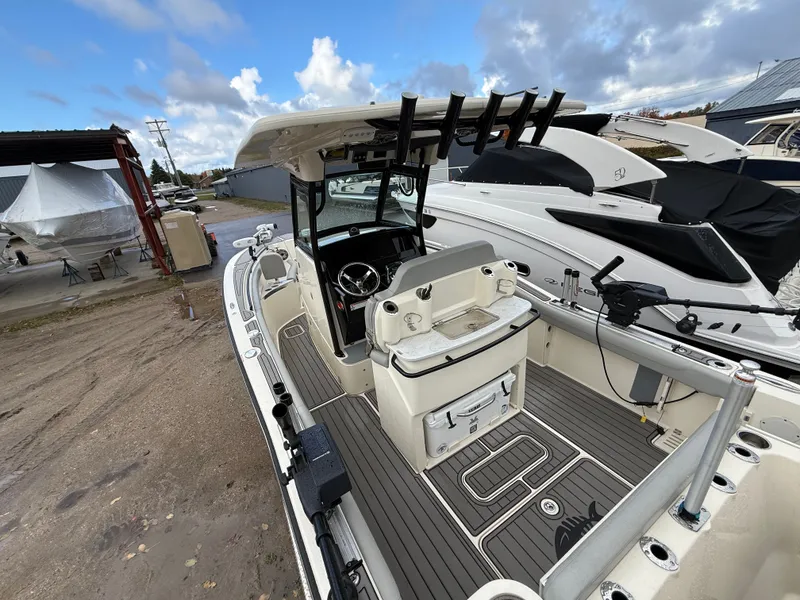 Slide: The Image of Scout 255 LXF 2021 - 11