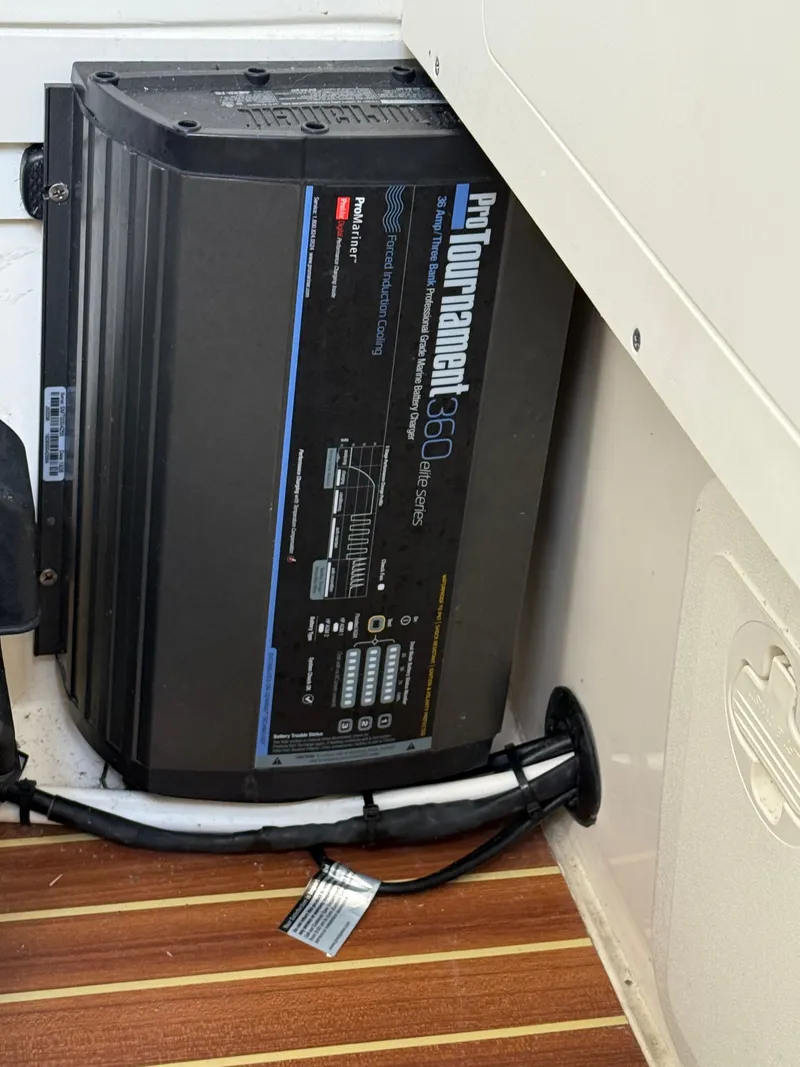 Slide: The Image of Scout 255 LXF 2021 - 19