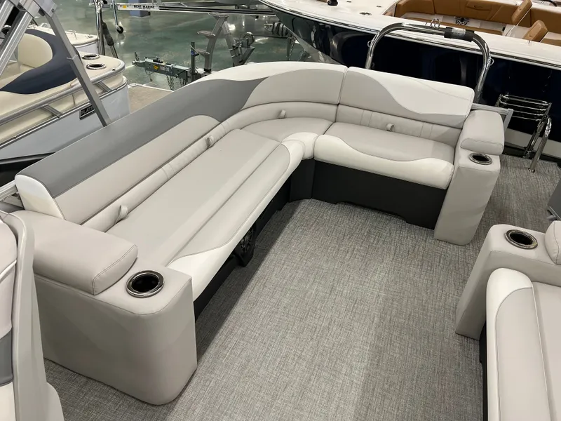 Slide: The Image of Avalon 2585 LSZ Elite 2026 - 14