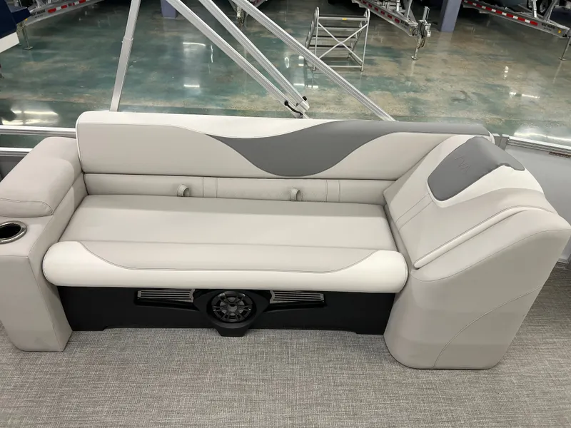 Slide: The Image of Avalon 2585 LSZ Elite 2026 - 15