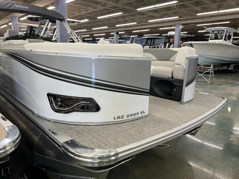 Slide: The Image of Avalon 2585 LSZ Elite 2026 - 3