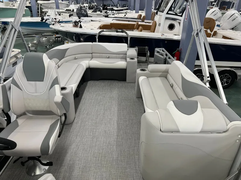 Slide: The Image of Avalon 2585 LSZ Elite 2026 - 7