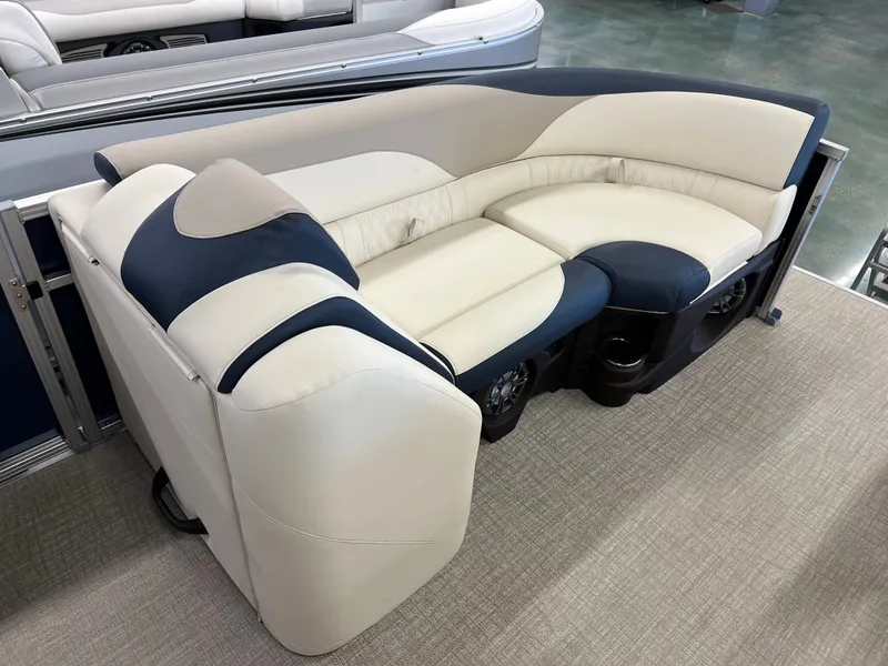 Slide: The Image of Avalon LSZ Quad Lounge - 23' 2026 - 5