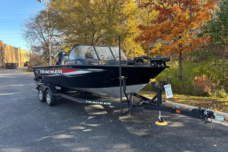Slide: The Image of 2026 Tracker Targa V-19 Combo boat, top view, showcasing seating and layout. - 4