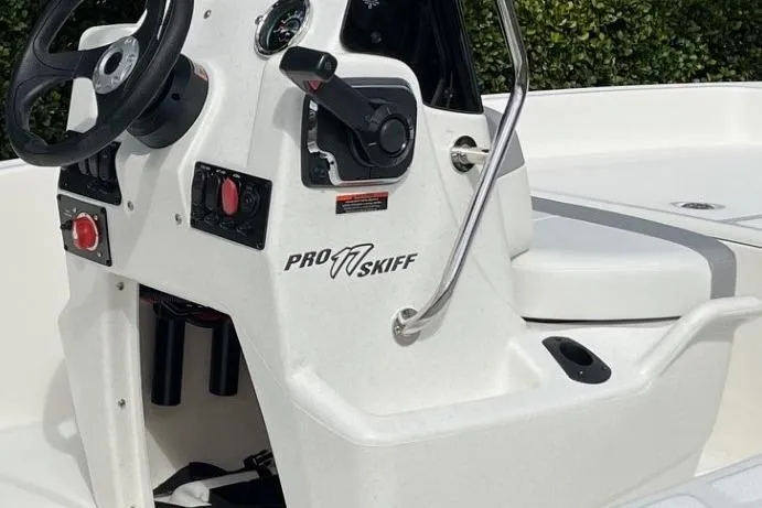 Slide: The Image of 2026 Mako Pro Skiff 17 CC boat console with steering wheel and controls. - 10