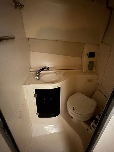 Slide: The Image of Grady-White Express 265 2001 - 4