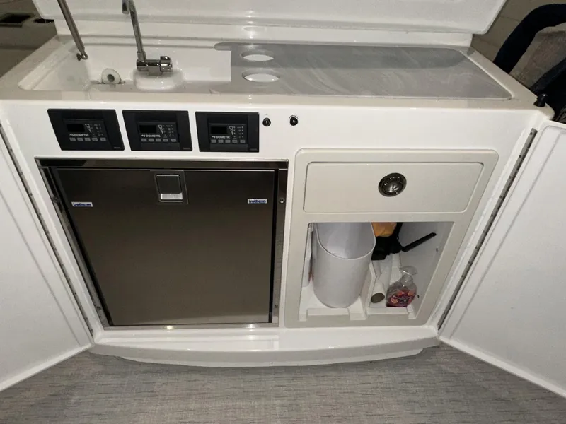 Slide: The Image of Tiara F53 Flybridge 2020 - 61