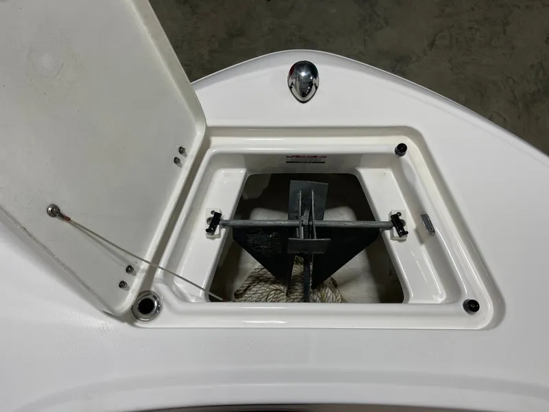 Slide: The Image of Robalo R180 Center Console 2018 - 16