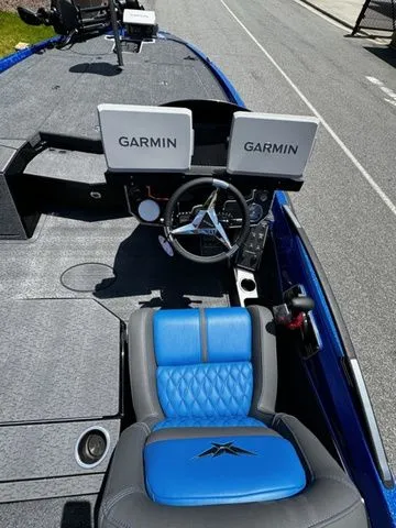 Slide: The Image of 2024 Vexus VXS20 boat cockpit with dual Garmin displays and blue seating. - 7
